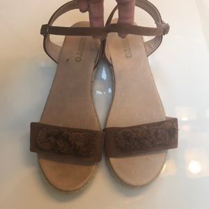 Sesto suede leather sandal w/ jute wedge. Beautiful, golden brown color Sz 9